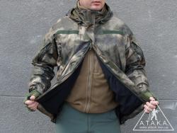 Также молния раскрывается и снизу для доступа к поясу